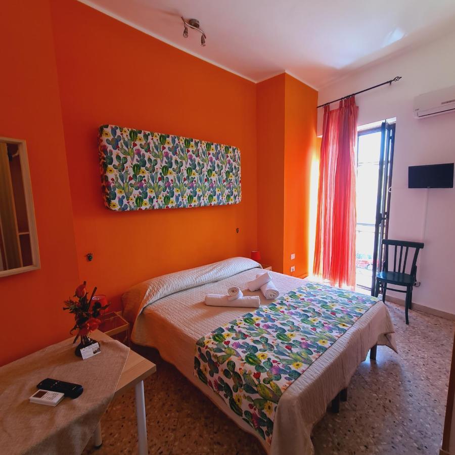 Due Passi Dal Centro Bed & Breakfast Marsala Dış mekan fotoğraf