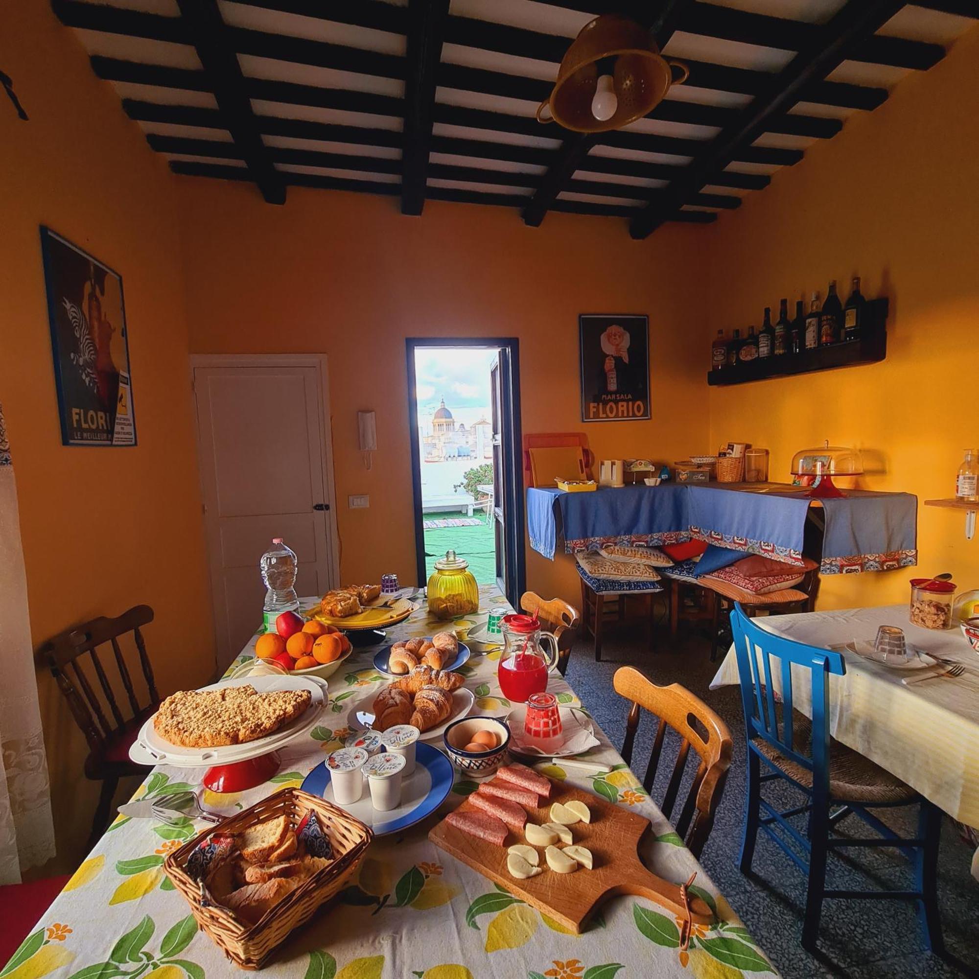 Due Passi Dal Centro Bed & Breakfast Marsala Dış mekan fotoğraf